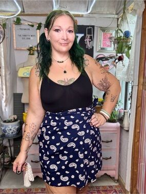 Vintage 90s Trivia Navy Paisley and White Bandanna Wrap Mini Skirt Size Large